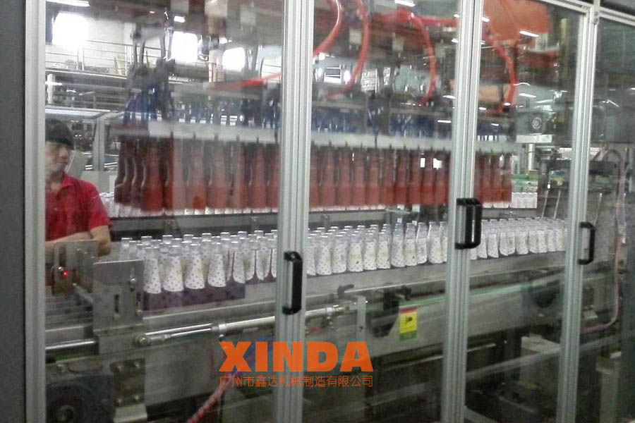 鸡尾酒引用了自动装箱机案例-广州鑫达机械